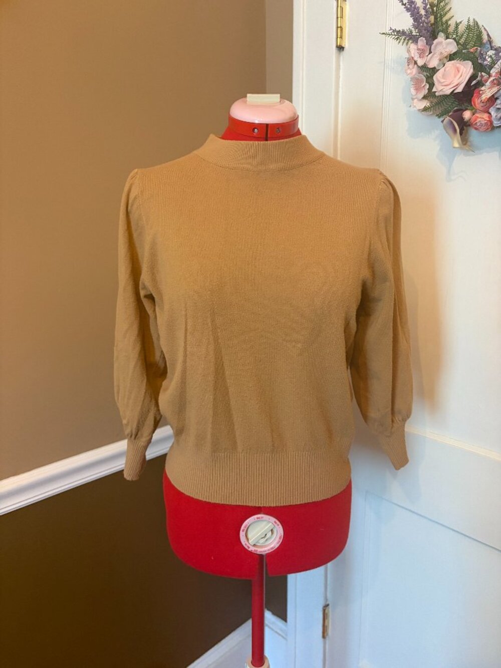 Ontwelfth Khaki Sweater - Size Small